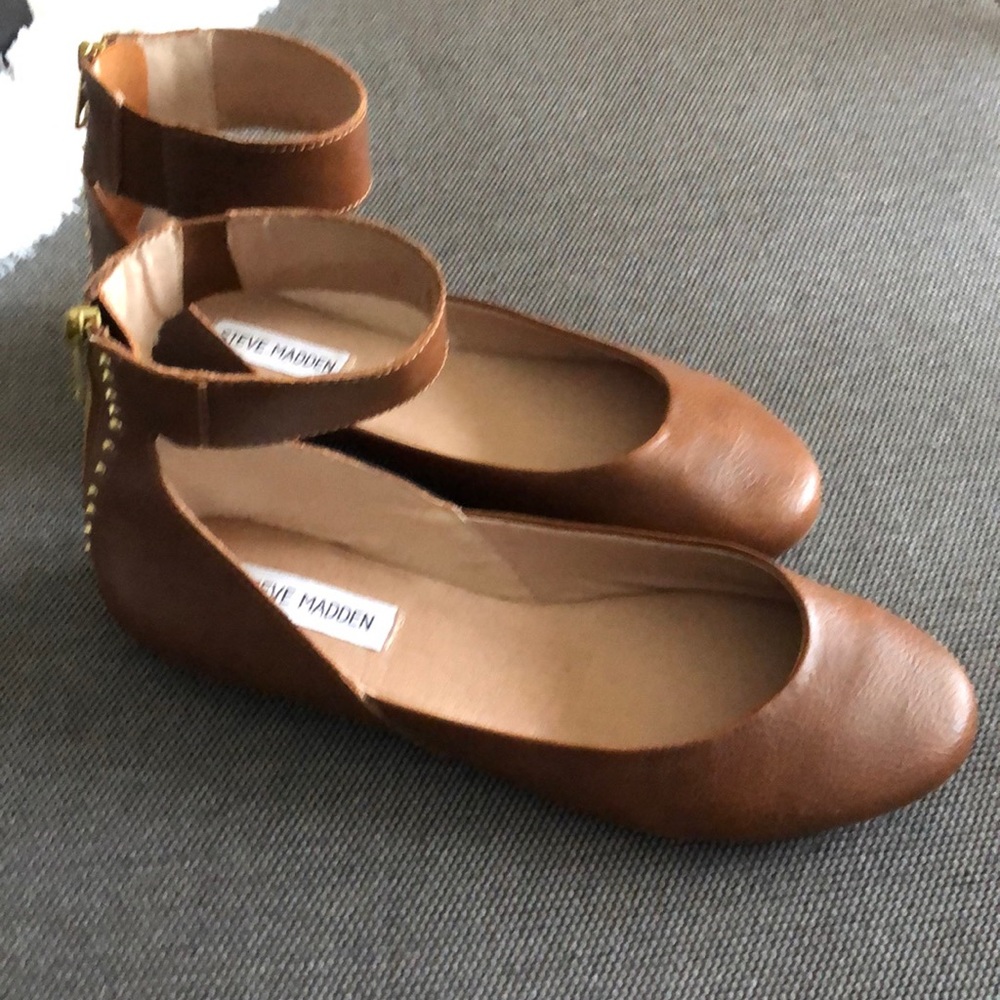 Gently used Steve Madden flats. 8.5